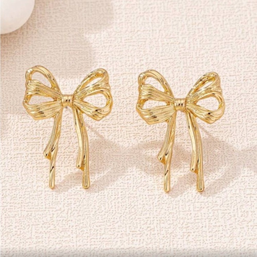 ✨Elegant Gold tone Hypoallergenic Bow Earrings